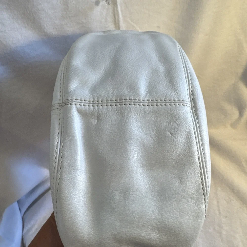 HOBO INTERNATIONAL White Pebbled Leather Hobo  Bag Purse Zip Close Snap Handles
